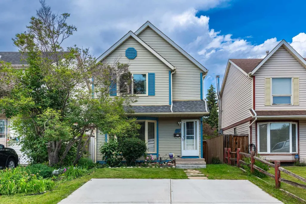 78 Queen Anne Close SE Calgary AB T2J 6E5