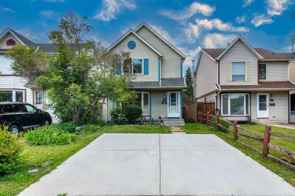78 Queen Anne Close SE Calgary AB T2J 6E5