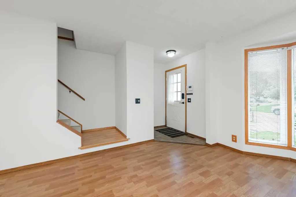78 Queen Anne Close SE Calgary AB T2J 6E5