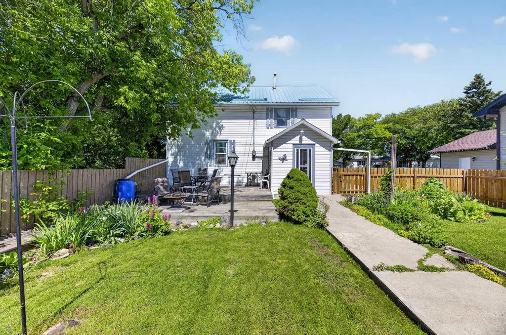 2109 21 Avenue Bowden AB T0M0K0