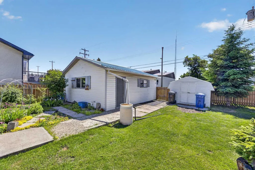 2109 21 Avenue Bowden AB T0M0K0