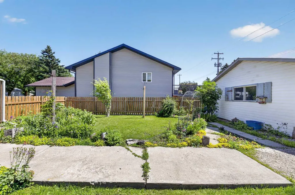 2109 21 Avenue Bowden AB T0M0K0