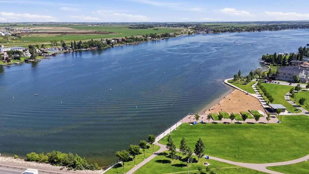 201 Marina Key Chestermere AB T1X 1Y6