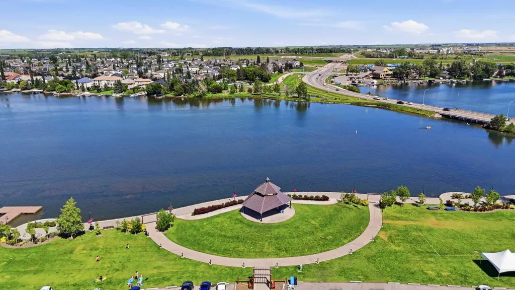 201 Marina Key Chestermere AB T1X 1Y6