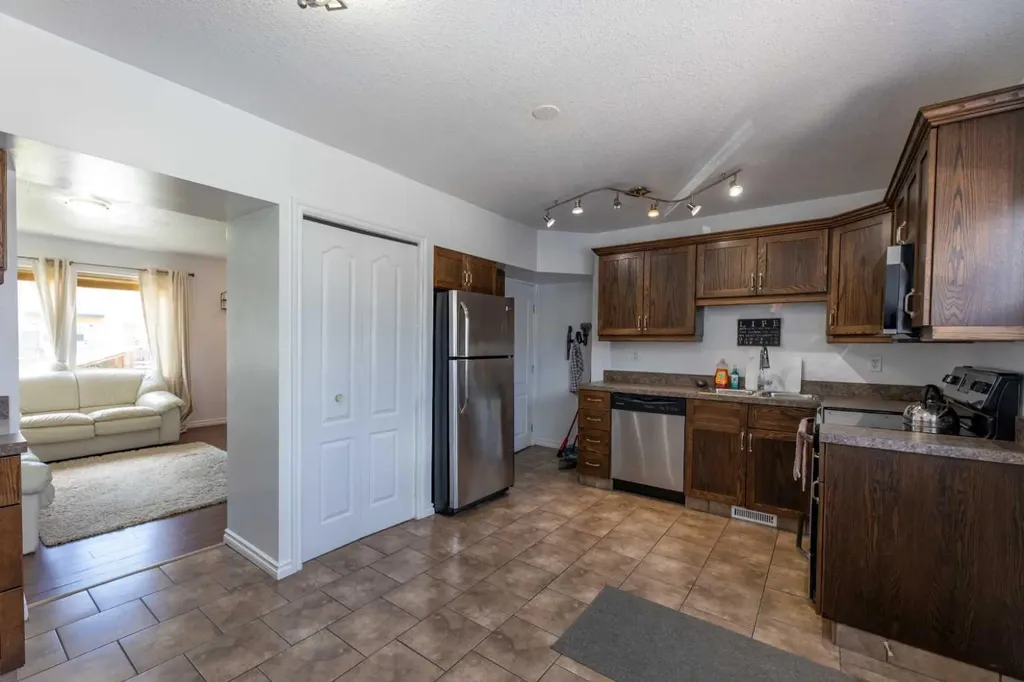 126 Hardisty Avenue Hinton AB T7V 1B6