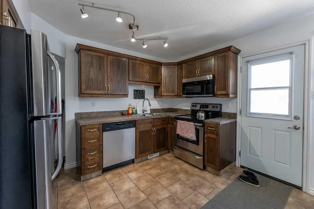 126 Hardisty Avenue Hinton AB T7V 1B6