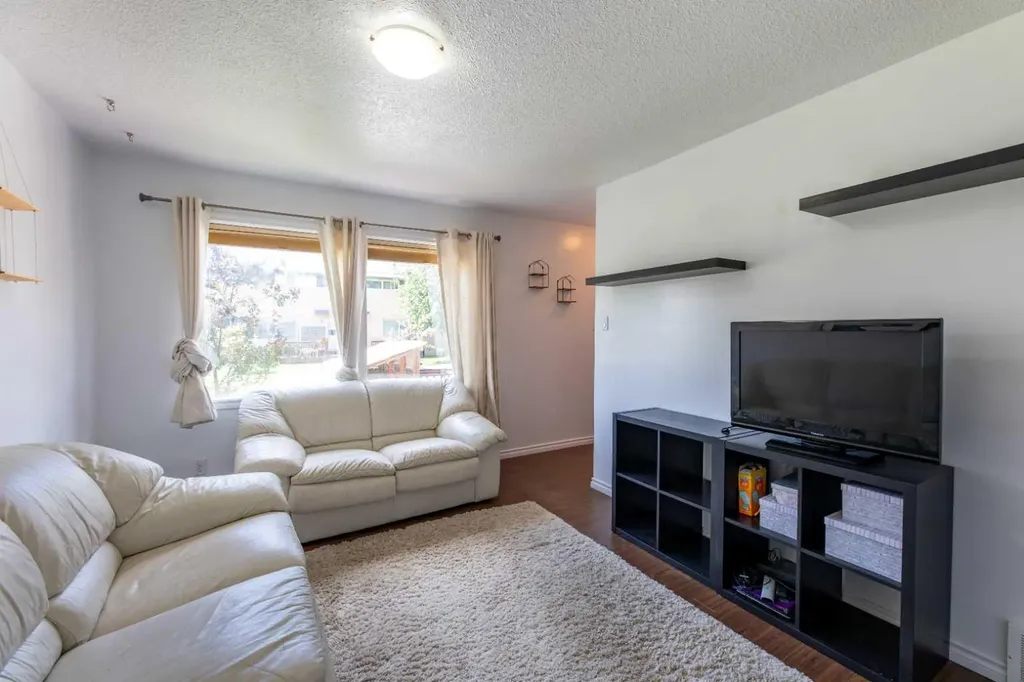 126 Hardisty Avenue Hinton AB T7V 1B6