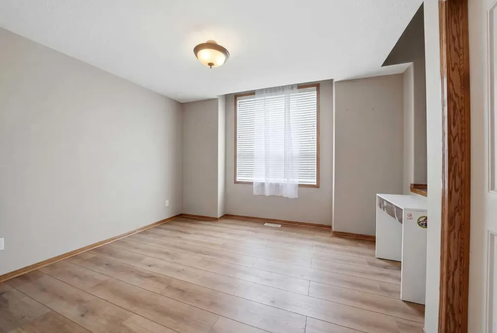 628 Lancaster Drive Red Deer AB T4R 0H1