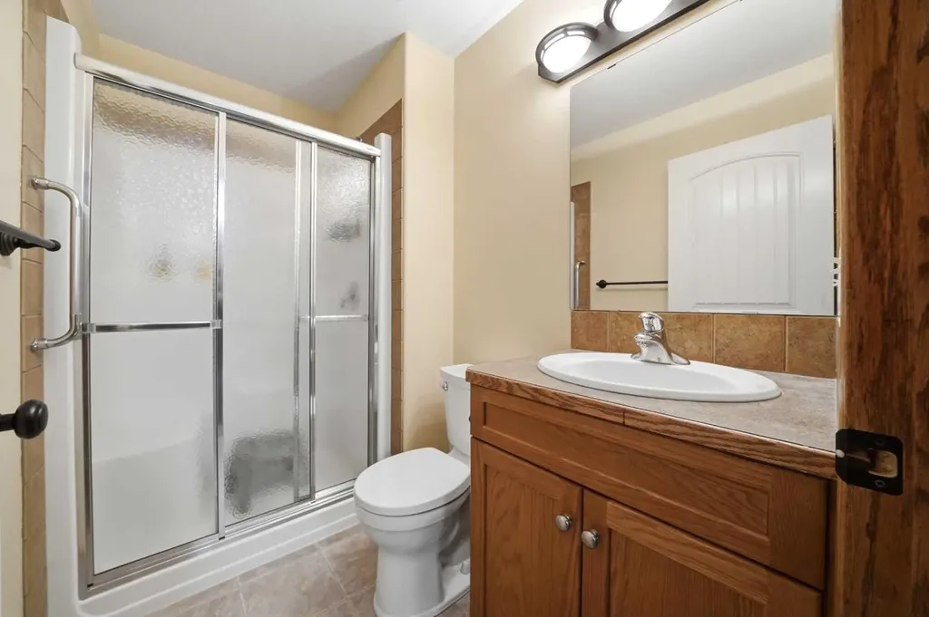 628 Lancaster Drive Red Deer AB T4R 0H1
