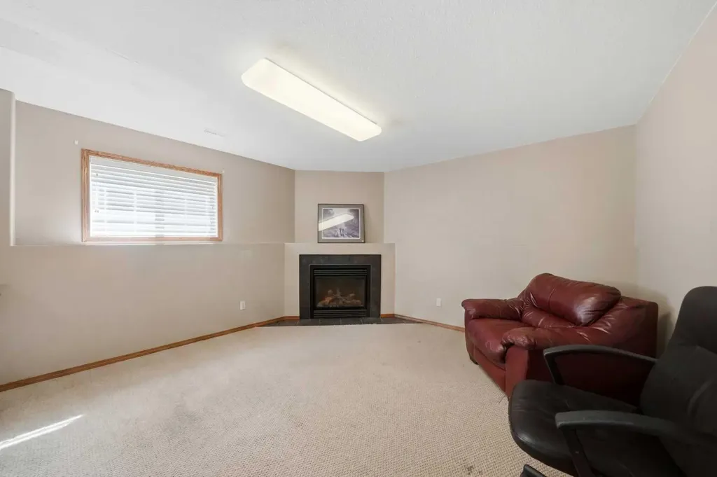 628 Lancaster Drive Red Deer AB T4R 0H1