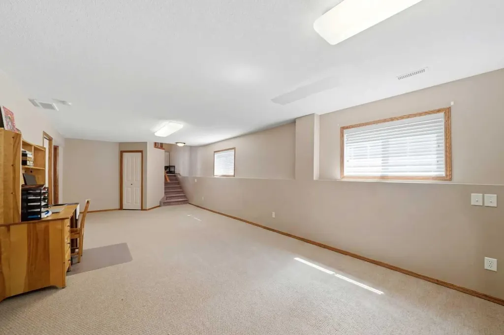 628 Lancaster Drive Red Deer AB T4R 0H1