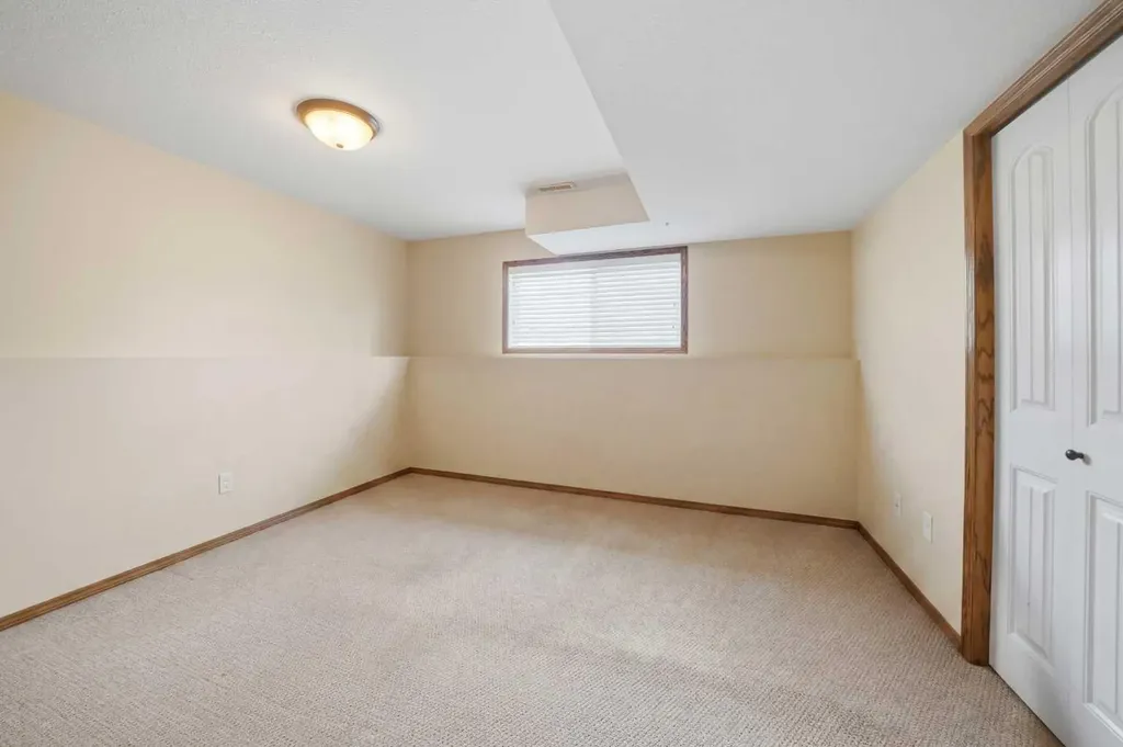 628 Lancaster Drive Red Deer AB T4R 0H1