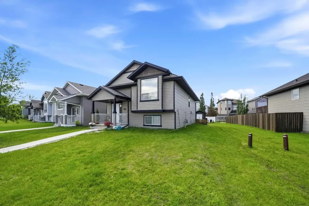 628 Lancaster Drive Red Deer AB T4R 0H1