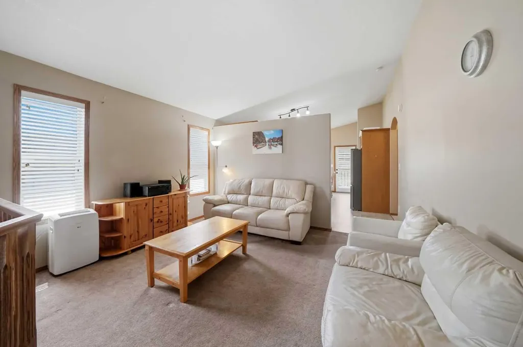628 Lancaster Drive Red Deer AB T4R 0H1