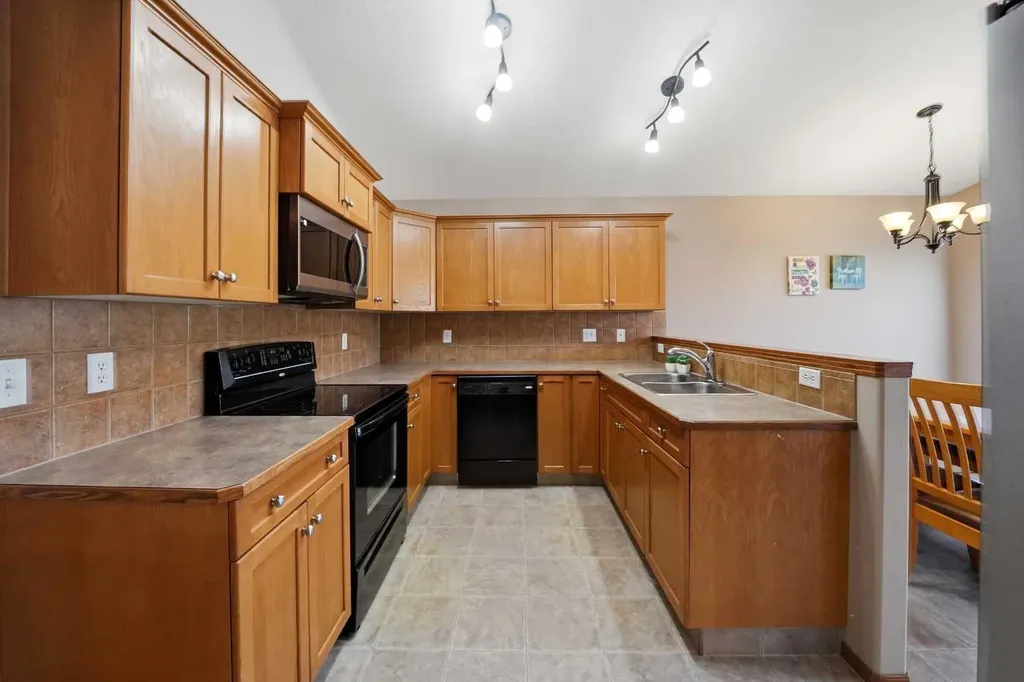628 Lancaster Drive Red Deer AB T4R 0H1