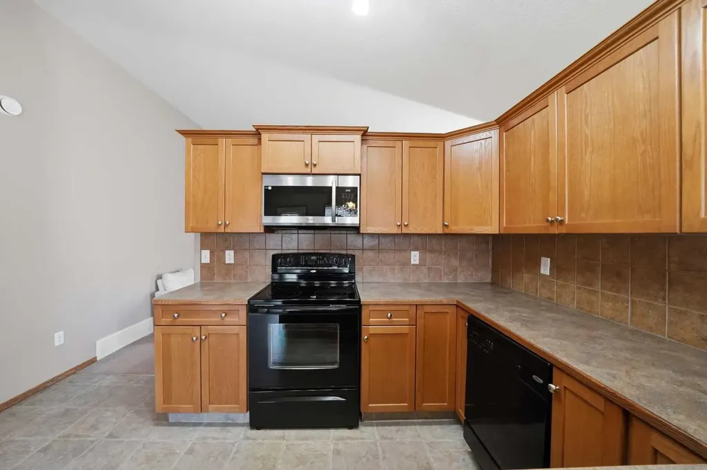 628 Lancaster Drive Red Deer AB T4R 0H1