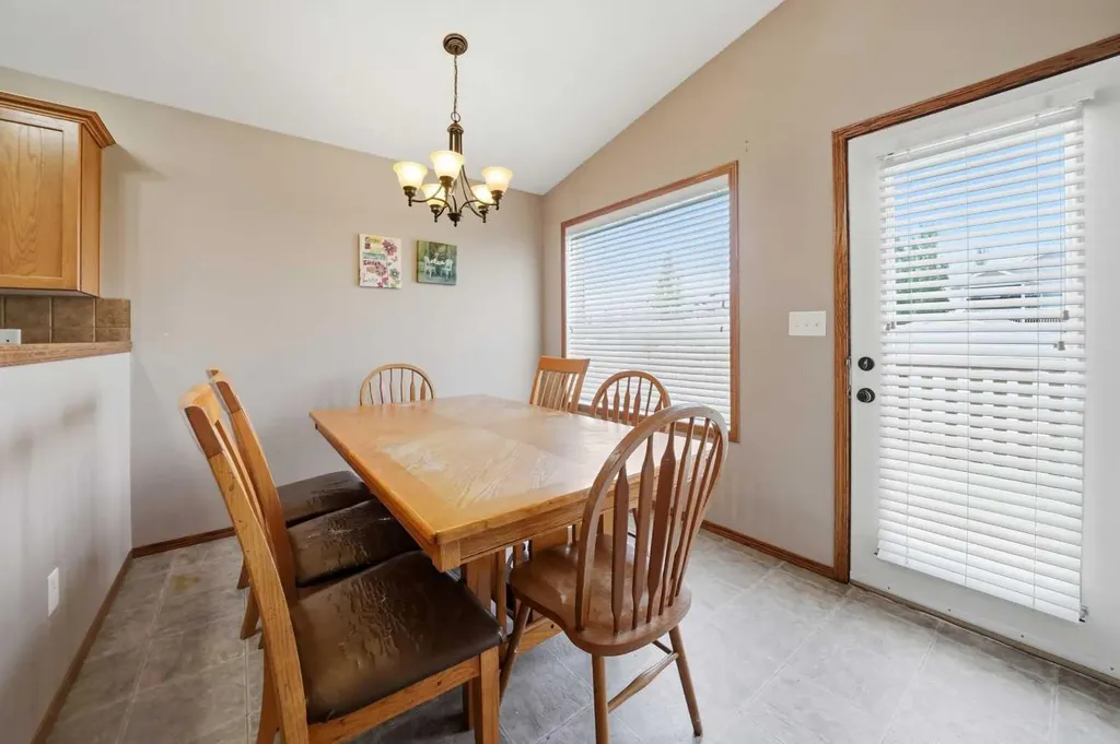 628 Lancaster Drive Red Deer AB T4R 0H1