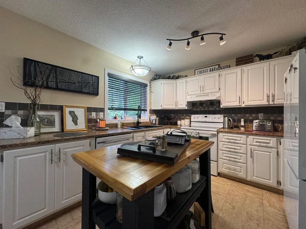 5001 45 Street Sedgewick AB T0B0C4