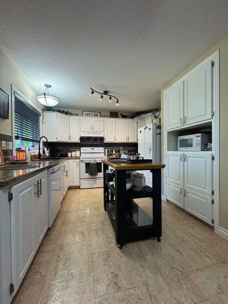 5001 45 Street Sedgewick AB T0B0C4