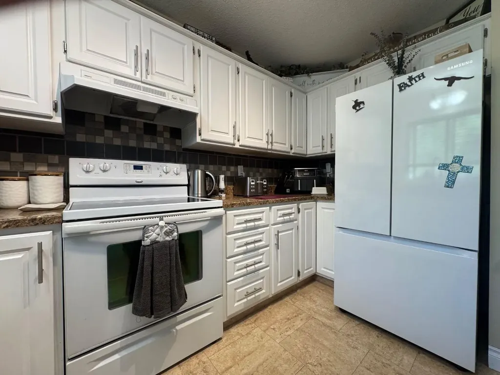 5001 45 Street Sedgewick AB T0B0C4