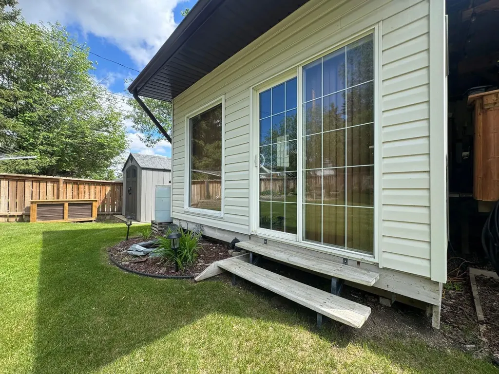 5001 45 Street Sedgewick AB T0B0C4