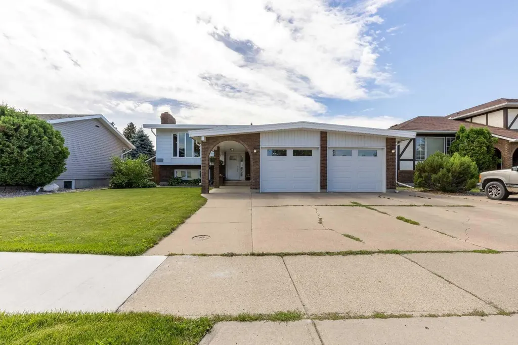 3806 20 Avenue S Lethbridge AB T1K 4J1