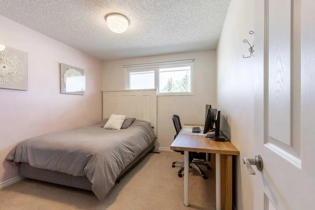 3806 20 Avenue S Lethbridge AB T1K 4J1