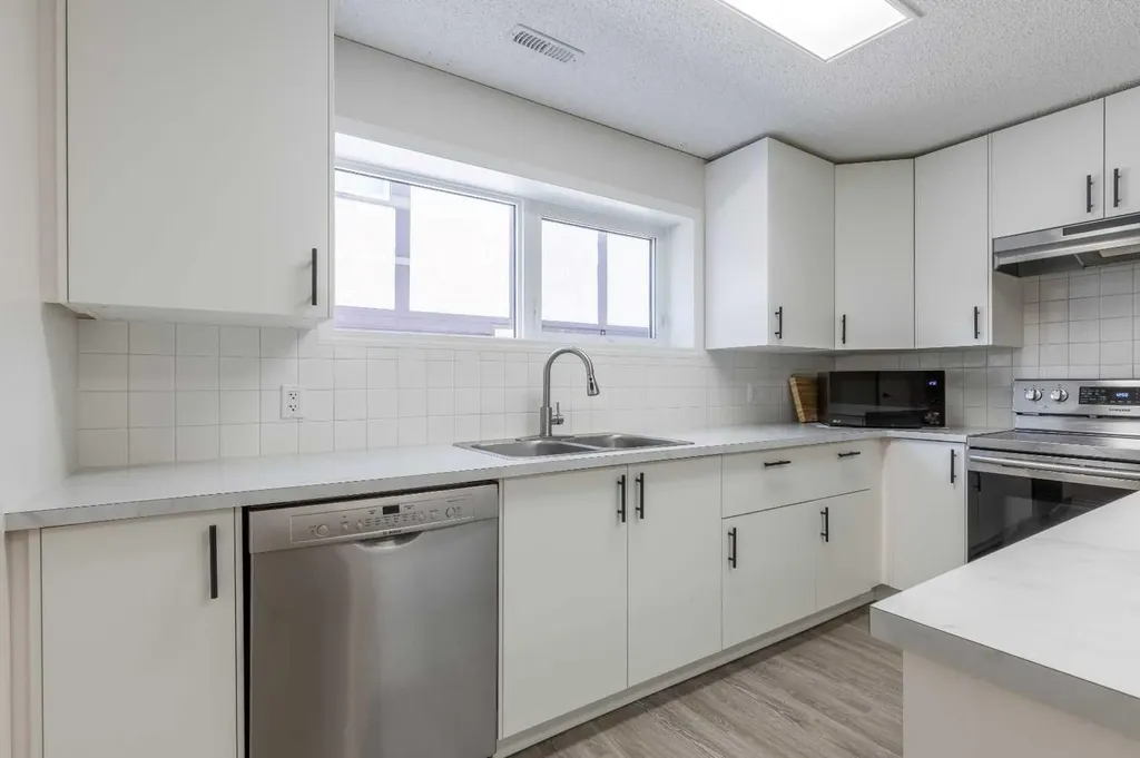 3806 20 Avenue S Lethbridge AB T1K 4J1