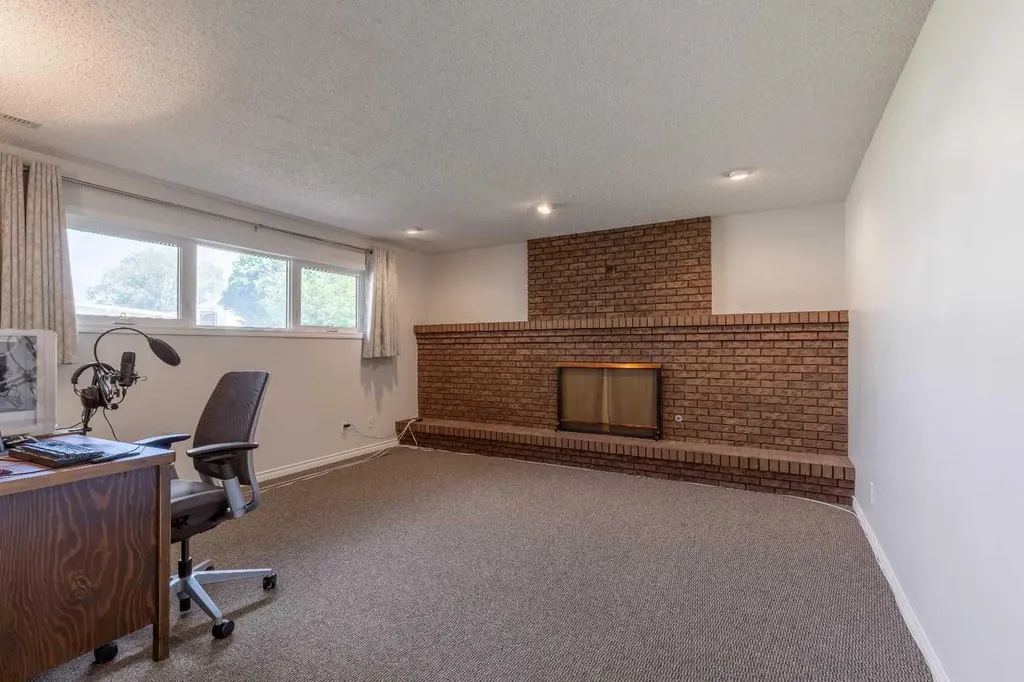 3806 20 Avenue S Lethbridge AB T1K 4J1