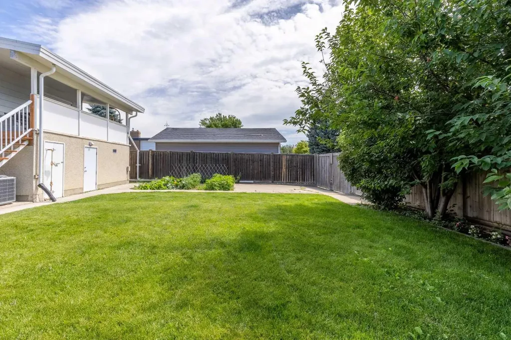 3806 20 Avenue S Lethbridge AB T1K 4J1