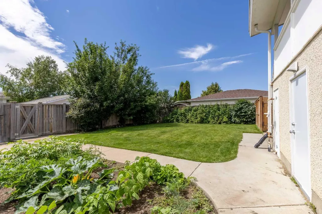 3806 20 Avenue S Lethbridge AB T1K 4J1