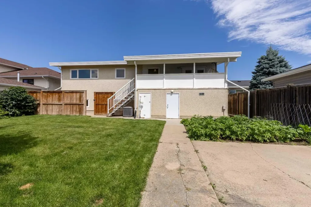 3806 20 Avenue S Lethbridge AB T1K 4J1