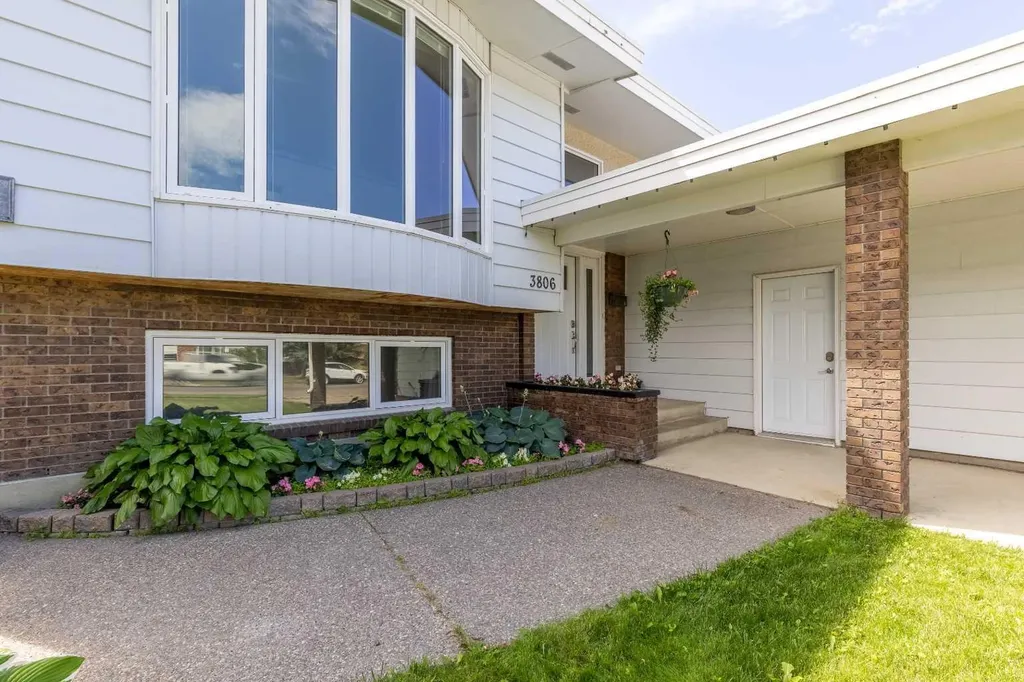 3806 20 Avenue S Lethbridge AB T1K 4J1