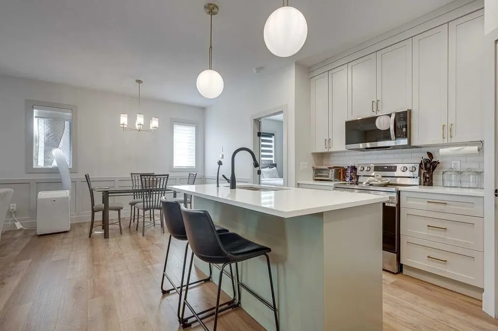 5324 49 Avenue Lacombe AB T4L 1S6