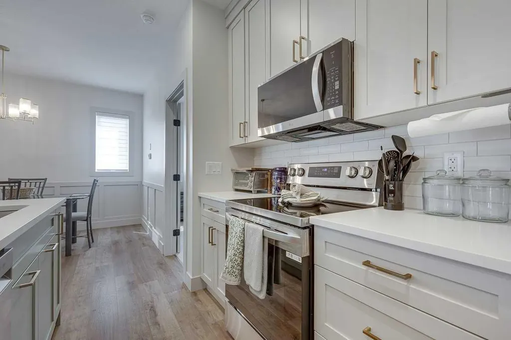 5324 49 Avenue Lacombe AB T4L 1S6