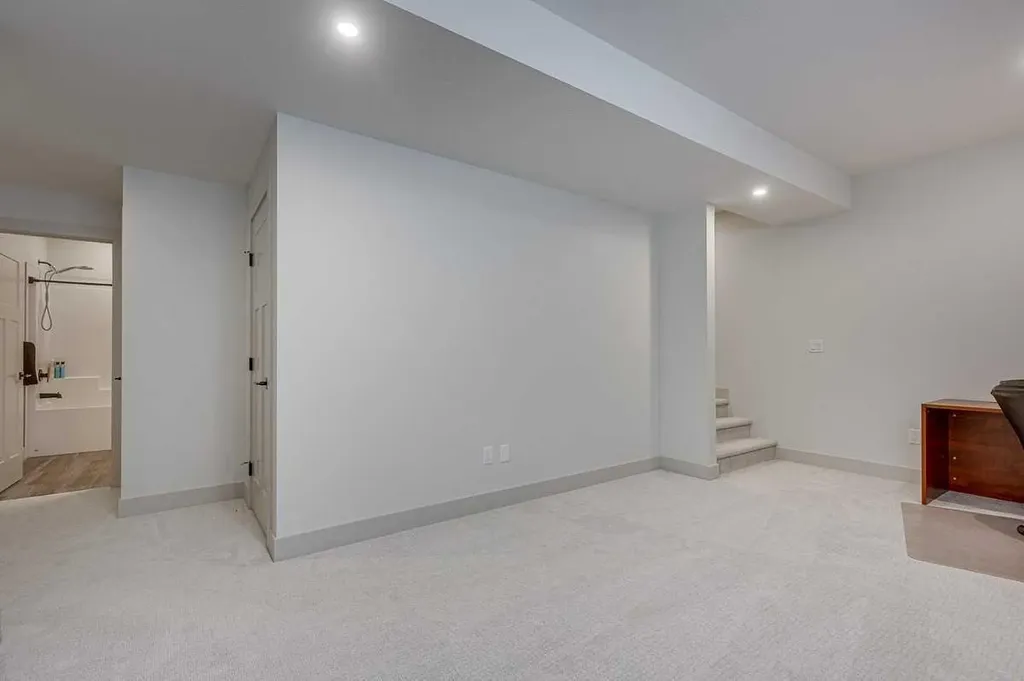 5324 49 Avenue Lacombe AB T4L 1S6