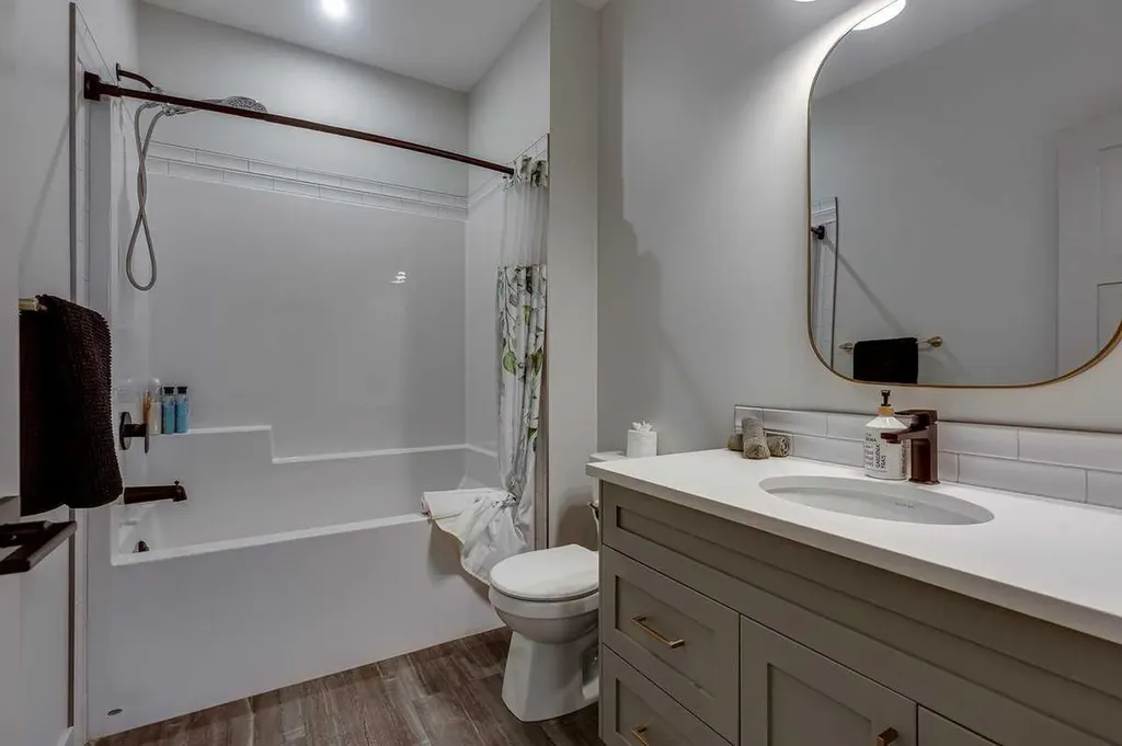 5324 49 Avenue Lacombe AB T4L 1S6