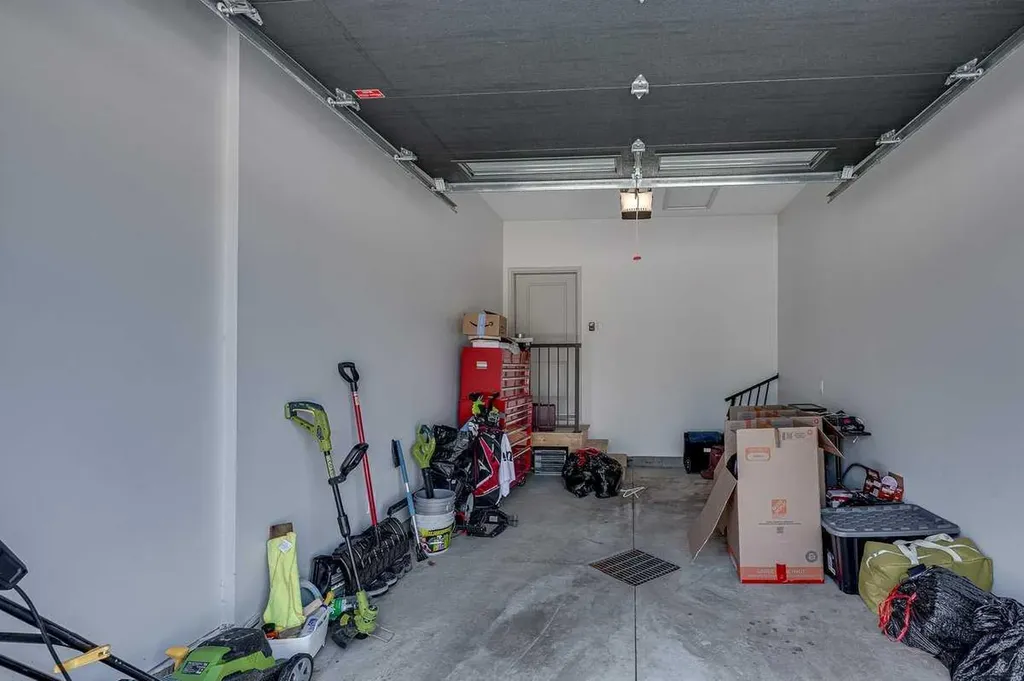 5324 49 Avenue Lacombe AB T4L 1S6
