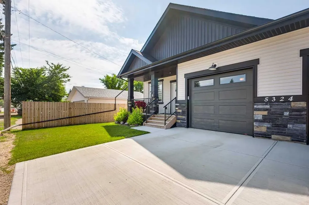 5324 49 Avenue Lacombe AB T4L 1S6