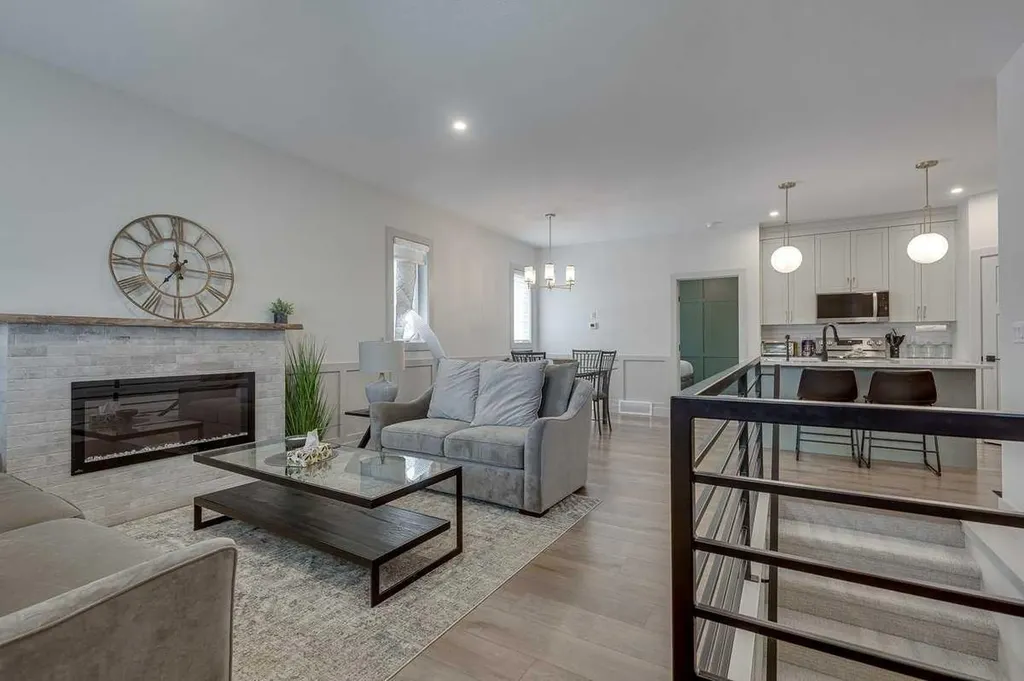 5324 49 Avenue Lacombe AB T4L 1S6