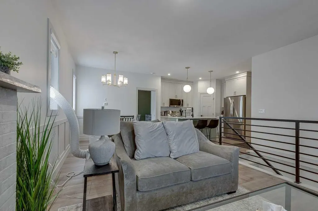 5324 49 Avenue Lacombe AB T4L 1S6