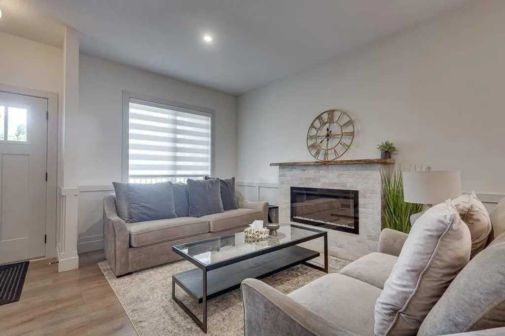 5324 49 Avenue Lacombe AB T4L 1S6