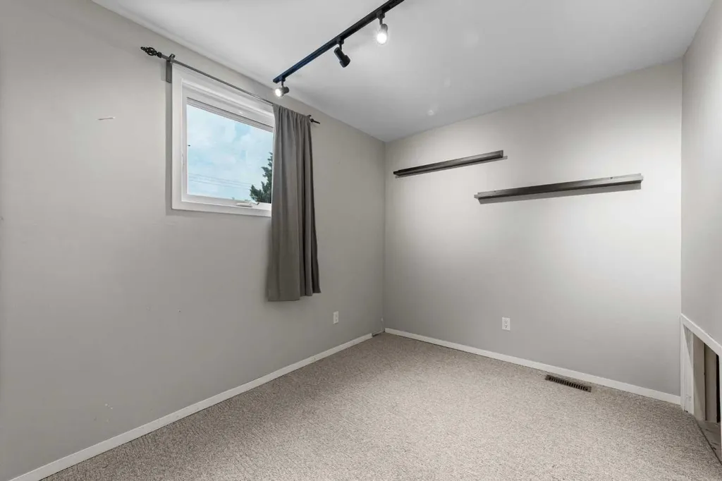 5114 52 Street Daysland AB T0B 1A0