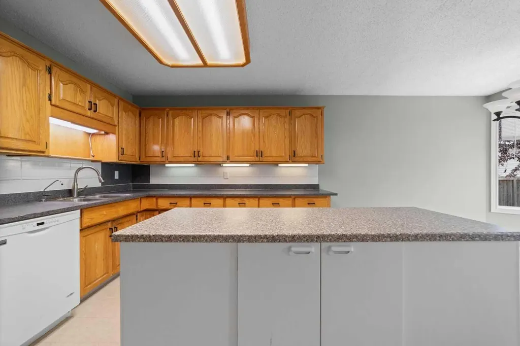 5114 52 Street Daysland AB T0B 1A0