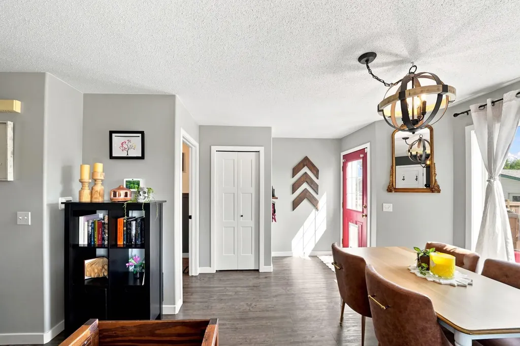 48 Country Ridge Close Lacombe AB T4L 2H1