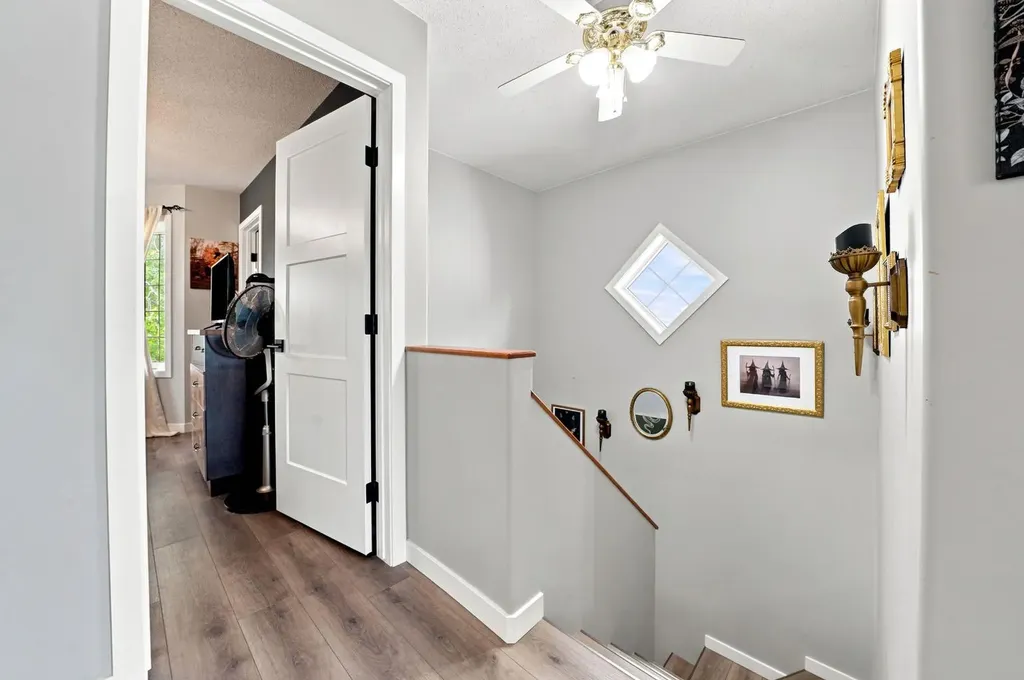48 Country Ridge Close Lacombe AB T4L 2H1