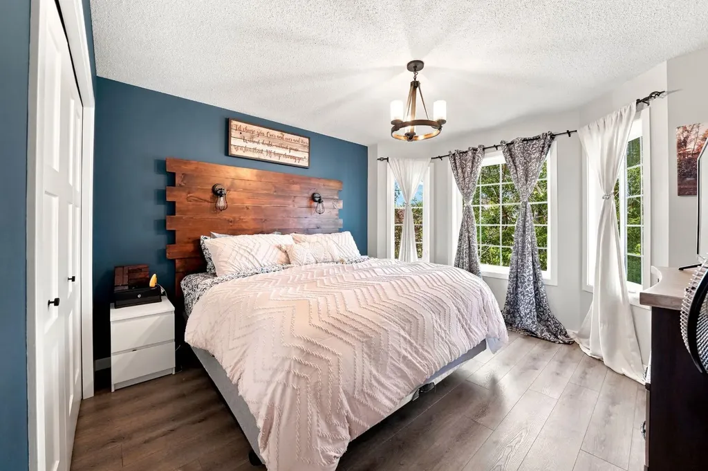 48 Country Ridge Close Lacombe AB T4L 2H1