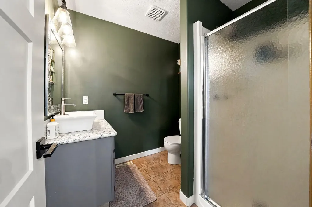 48 Country Ridge Close Lacombe AB T4L 2H1