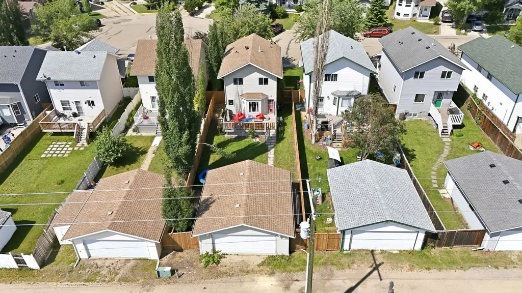 48 Country Ridge Close Lacombe AB T4L 2H1