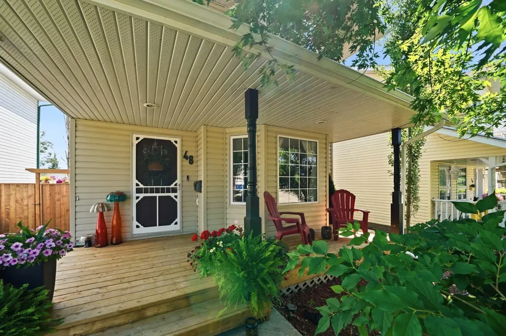 48 Country Ridge Close Lacombe AB T4L 2H1